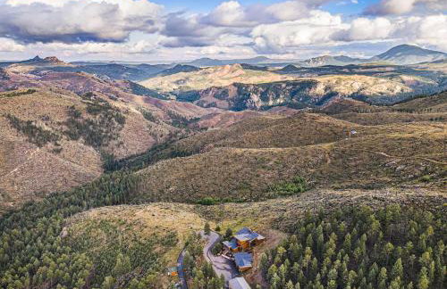 Hot Tub and Scenic Views at The Bailey Lodge - Foto 67