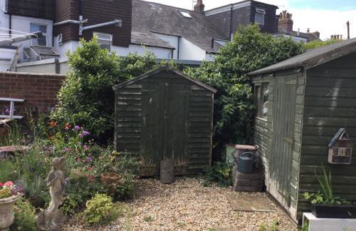 The Seagulls 3 Bedroom House with Parking Weymouth - Photo 14