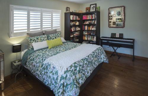 Artistic Resort Like Home with Pool - Photo 18