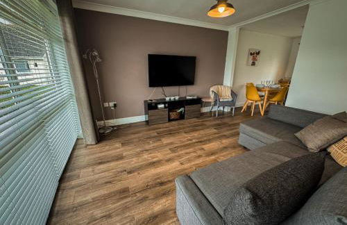 Dog Friendly Kessingland Chalet | Coastal Retreat - Photo 2