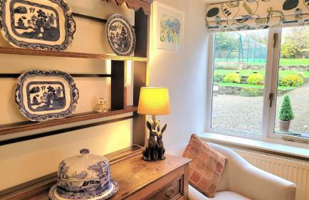 East Wing Cottage - Peaceful Village Retreat with Tennis Court Access - Foto 15