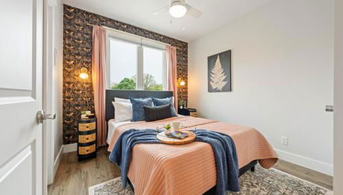 Stone Flora 2BR Condo Near Downtown and Bay - Photo 4