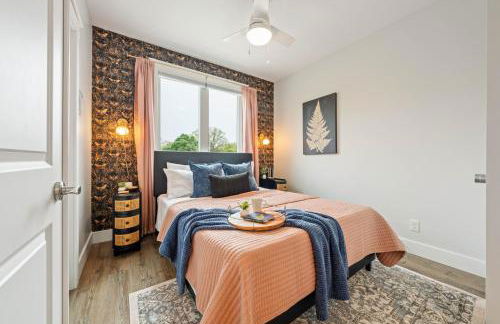 Stone Flora 2BR Condo Near Downtown and Bay - Photo 4