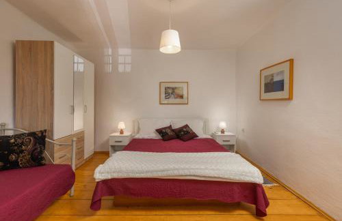 House Papinka with Private Pool & Garden - Happy Rentals - Photo 30