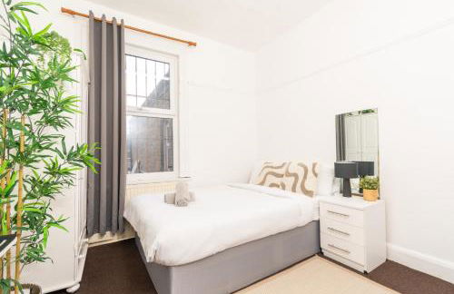 Cottage Flat 2BD Leyton Near Central Line - Sleeps 10 - Foto 2