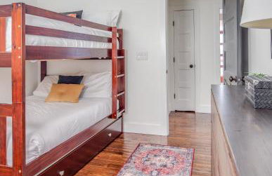 Jack Daniels House with Rooftop Golf, City views! 8min to Whiskey Row! Sleeps 10! - Foto 48