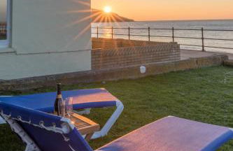 Promenade Apartment with own Beach Hut - Photo 17