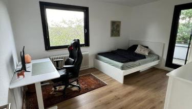 Stylish 2-room apartment with balcony & great location - Photo 2