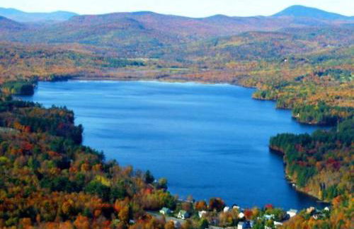 Luxe Modern Lakefront Oasis - Hot Tub, Sunset Views, Pet & Family Friendly! Close to UMF! - Foto 5