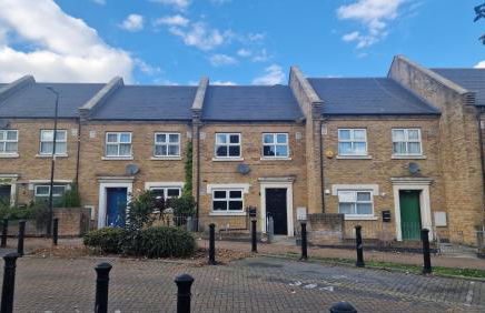 Cozylease 3 Bedroom Canary Wharf Family,Workcation, Fast WiFi, Workspace,1 stop to City - Photo 59