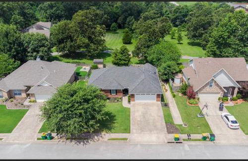 Niagara Retreat in the Heart of NWA - Foto 9