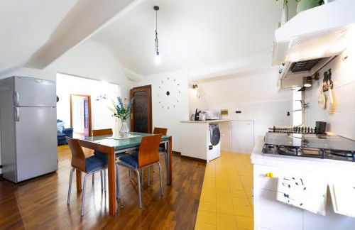 Airport & Sea, Large Music-Themed Apartment - Foto 8