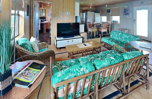 Beachside Tiki Hut - Photo 4