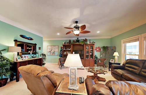 Escape Ocean View l Large Deck Sleeps 10 - Foto 7