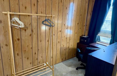 Cozy Cabin Vibe in the City - Foto 34