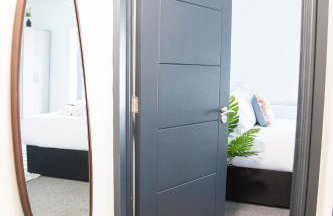 Stylish Home, hosted by ESONGRACE Stays, Stoke-on-Trent - Perfect for Families - Contractors - Holiday makers - Emergency Housing - Professionals, Relocators - Foto 14