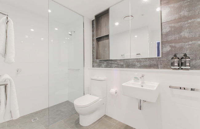 2 Bedroom Modern Apartment in Chatswood - Photo 12