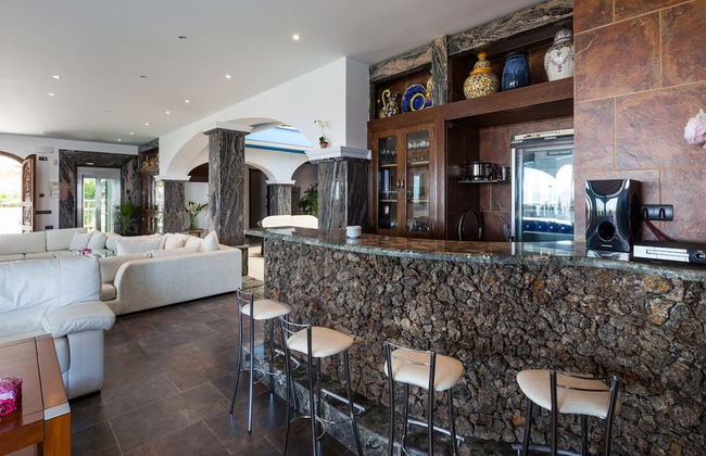 Unique Villa With Outdoor hot tub - Photo 19