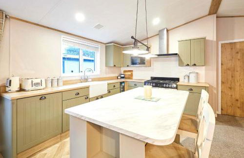 Peace Lodge with Hot Tub - Foto 6