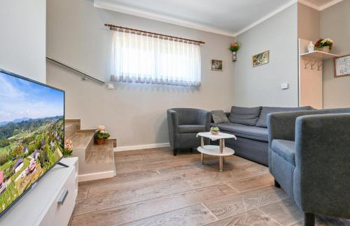 CVETKOVA HIŽA sa JACUZZIJEM - Foto 23