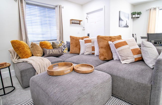 Good Vibes Oasis- Cozy Townhome With Parking - Photo 2