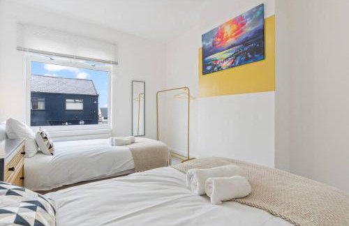 Beautiful House - Sleeps up to 7 - Free Parking, Fast Wifi and Smart TV by Yoko Property - Foto 11