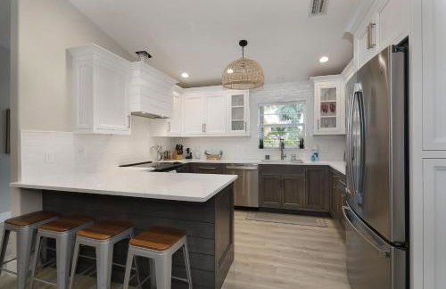 Waterfront Luxury Home With Pool And Boat Dock 3 Bedroom Home by RedAwning - Foto 41