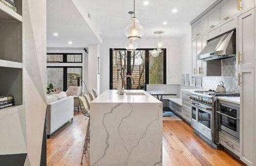 Designer 3 BR Townhome with Beautiful Backyard - Foto 8