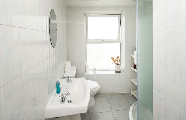 Stylish Penthouse for 6 in Woolwich - Photo 18