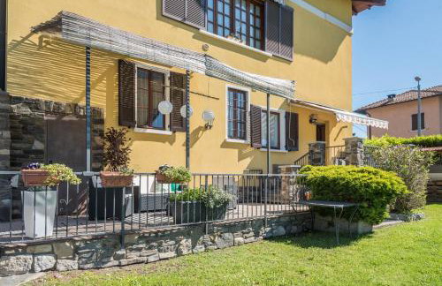 Tinas yellow home - Photo 22