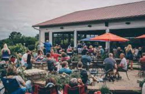 Mid-Century Style And Class In Quiet NE Location - Foto 35