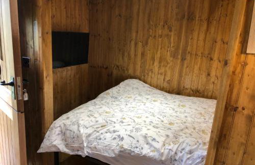 Shepherd Hut Lodge on Farm Waterside Goodwin Farm - Photo 4