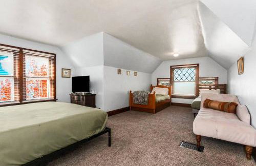 Historic Charm: Spacious 4BR Retreat Sleeps 11 - Holiday Home - Foto 21