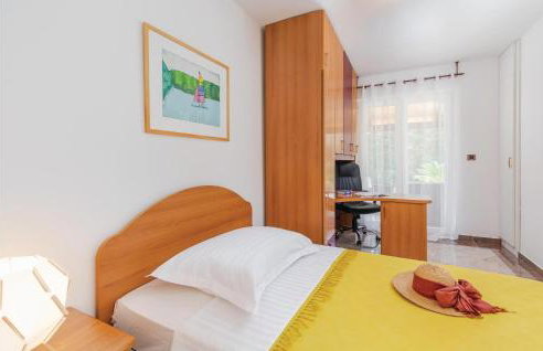 5 Bedroom Beautiful Home In Labin - Photo 53