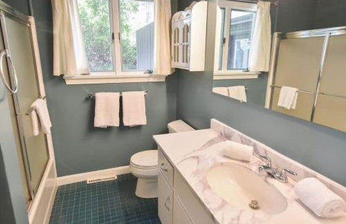 Bright & Open Central A C Dog Friendly - Photo 19