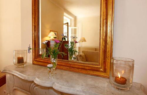 PALMERAIE - Magnifique appartement d'époque avec Vue Mer 4 personnes avec terrasse Le Port Nice - Photo 33