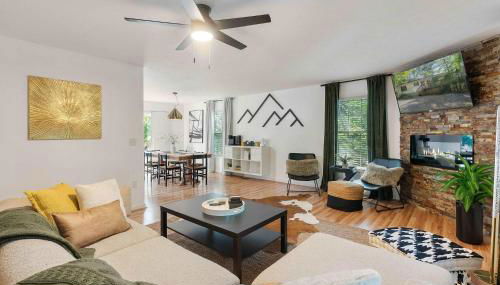 Cozy Retreat w Hot Tub Firepit & Grill near Bryce - Foto 3