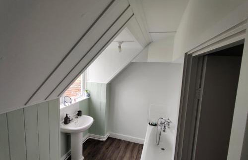 Historic river side cottage - top apartment - Foto 7