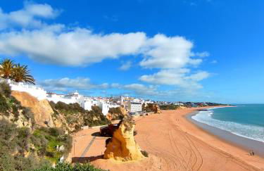 Modern Ocean, Garden & Pool view Condo by BeCherish - Foto 42