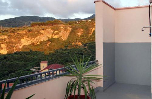 Attico vista mare con terrazza e spa riscaldata - Foto 29