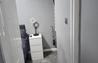 Manchester - House - Sleeps 6 - Parking - Garden - Foto 6