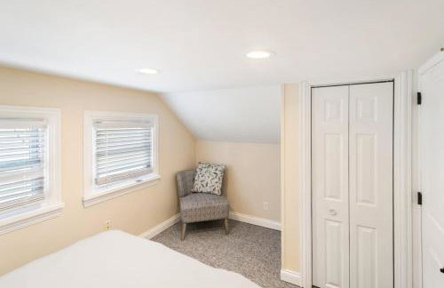 Home with Garage in DT Libertyville Near Naval Base - Foto 9