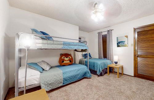 Walk to Park! Family-Friendly Laredo Home with Yard - Foto 19