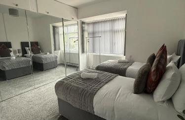 Hidden Gem - 4 Bedroom Home - Photo 1