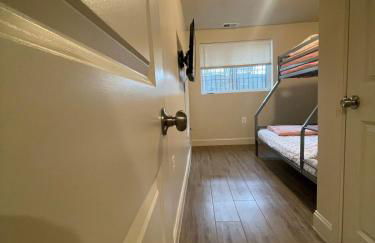 Chic 5BR 2BA apartment in DC - Photo 2