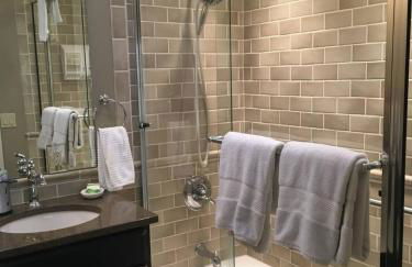 Riverfront condo with balcony, king bed STR#267 - Photo 14