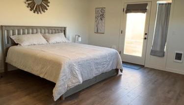 Studio in Forest Grove - Photo 2