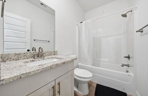 Modern 2BR2BA Retreat Bright & Airy - Foto 11