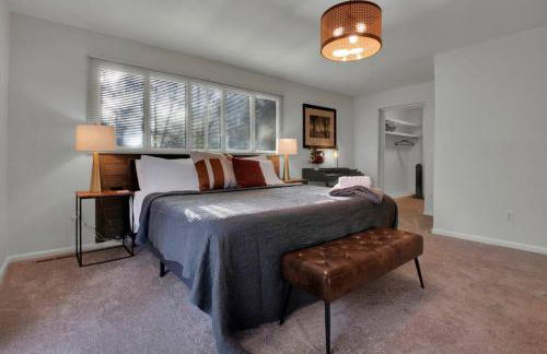 Cozy Retreat near Paris Mtn State Park Sleeps 12 - Foto 26