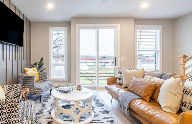 Monty by Avantstay 4bdr 4BA Balcony w Outdoor Seating 5mins to DT - Photo 8